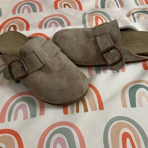 Girl's Clogs